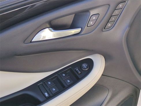 Used 2019 Buick Envision Essence image 13