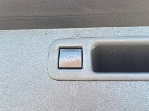 Used 2023 Toyota Highlander XLE AWD/4WD image 17