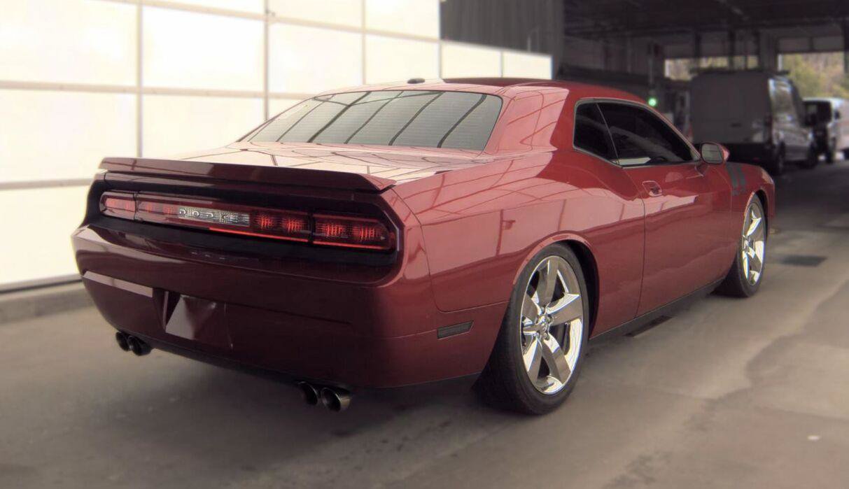 Used 2010 Dodge Challenger R/T RWD image 4