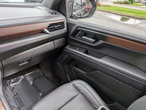 Certified 2025 GMC Yukon XL Denali AWD/4WD image 16