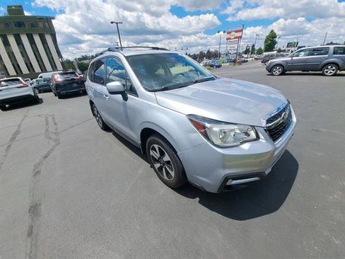 Used 2018 Subaru Forester 2.5i Premium w/ All-Weather Package AWD/4WD image 3