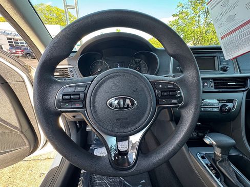 Used 2017 Kia Optima LX FWD image 16