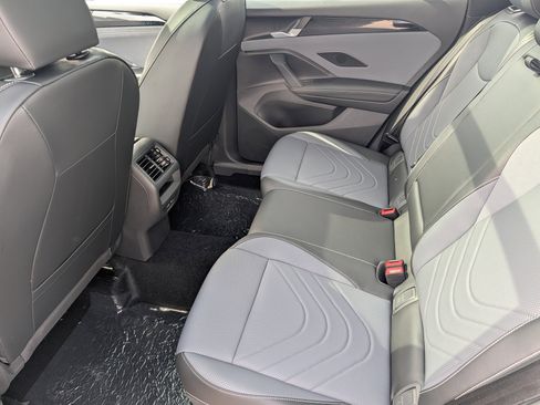 New 2026 Volkswagen Tiguan SE R-Line AWD/4WD image 10