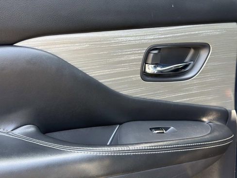 Used 2017 Nissan Murano Platinum w/ Platinum Technology Package FWD image 13