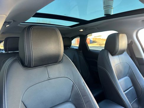 Used 2017 Jaguar F-PACE R-Sport image 29