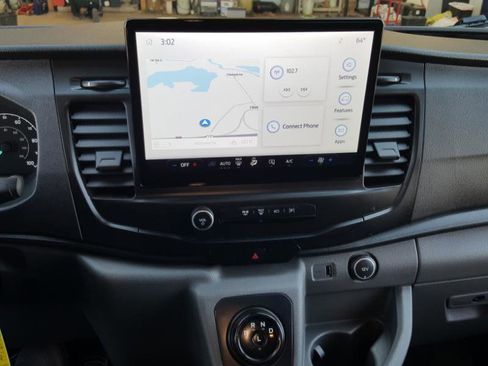 Used 2022 Ford E-Transit 148 High Roof Extended image 17