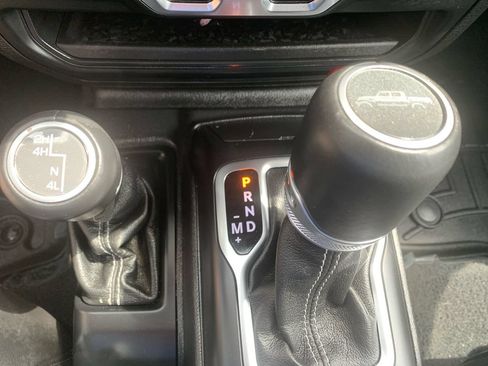 Used 2020 Jeep Gladiator Overland AWD/4WD image 14