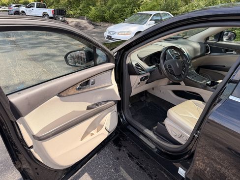 Used 2017 Lincoln MKX Reserve w/ Lincoln MKX Climate Package AWD/4WD image 11