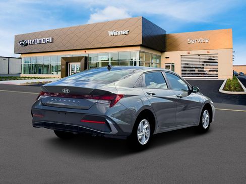New 2026 Hyundai Elantra SE image 7