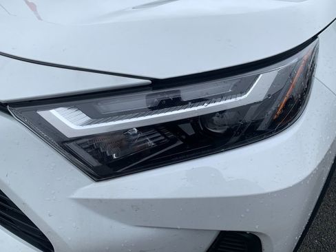 Used 2025 Toyota RAV4 XLE image 9