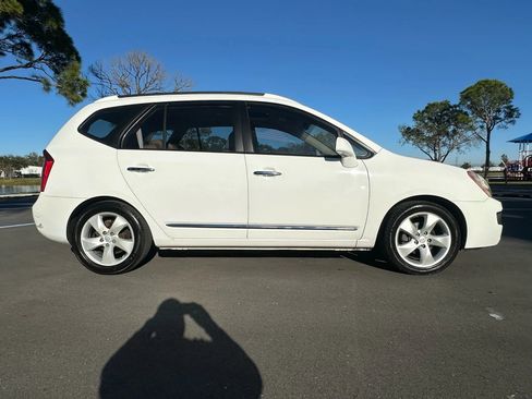 Used 2007 Kia Rondo EX w/ Premium Pkg image 9
