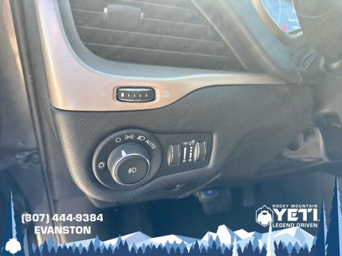 Used 2015 Jeep Cherokee Latitude AWD/4WD image 24