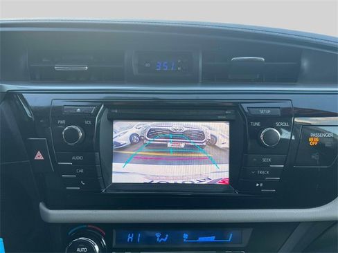 Used 2015 Toyota Corolla LE image 32