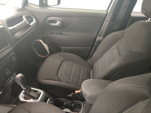 Used 2020 Jeep Renegade Latitude FWD image 26