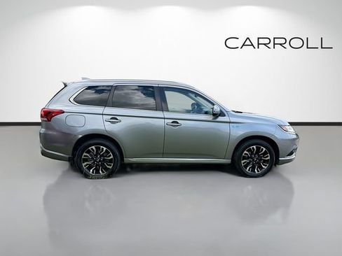Used 2018 Mitsubishi Outlander 4WD Plug-In Hybrid image 2