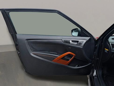 Used 2016 Hyundai Veloster Turbo FWD image 16