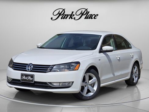 Used 2015 Volkswagen Passat 1.8T Limited Edition image 1