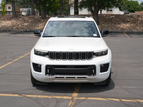 Used 2024 Jeep Grand Cherokee Overland w/ Trailer Tow Package AWD/4WD image 8