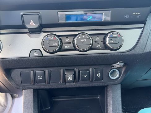 Used 2023 Toyota Tacoma TRD Off-Road image 19