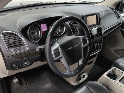 Used 2013 Chrysler Town & Country Touring w/ Trailer Tow Group image 10