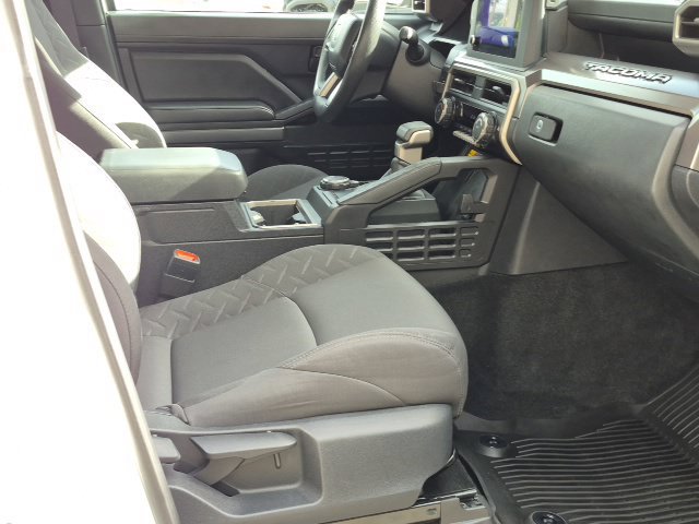 Used 2024 Toyota Tacoma SR5 AWD/4WD image 19