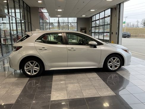 Used 2021 Toyota Corolla SE w/ SE Preferred Package image 6