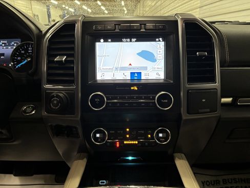 Used 2019 Ford Expedition Platinum image 18