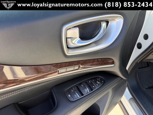 Used 2017 INFINITI QX60 Luxe w/ Deluxe Technology Package image 24