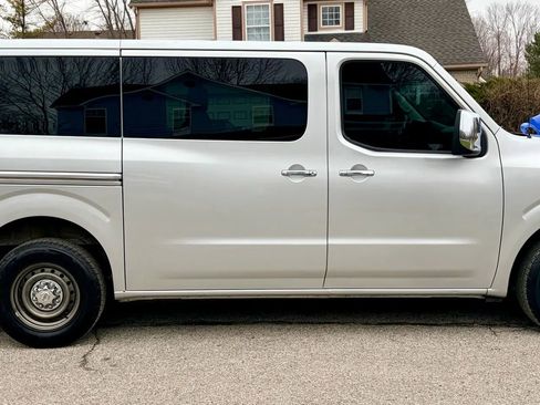 Used 2016 Nissan NV 3500 SV image 8