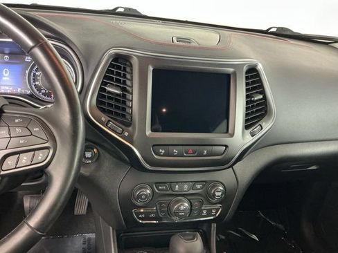 Used 2020 Jeep Cherokee Trailhawk AWD/4WD image 18
