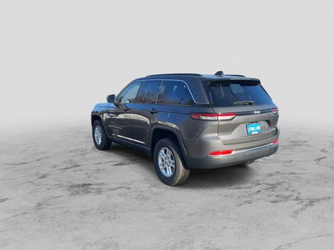 New 2025 Jeep Grand Cherokee Laredo image 6
