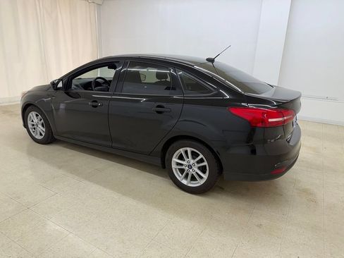 Used 2018 Ford Focus SE FWD image 3