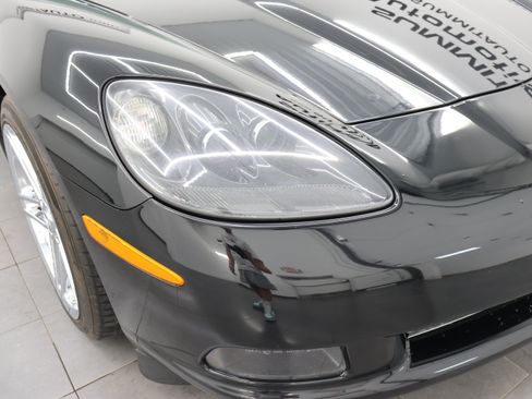 Used 2005 Chevrolet Corvette Coupe w/ Preferred Equipment Group RWD image 17