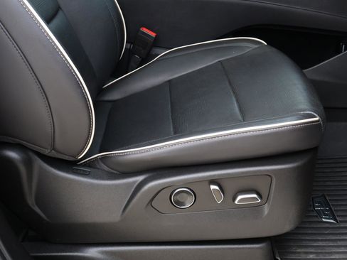 Used 2021 Cadillac Escalade Premium Luxury w/ LPO, Illumination Package image 17