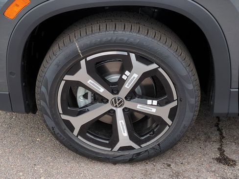 New 2026 Volkswagen Tiguan SE image 18