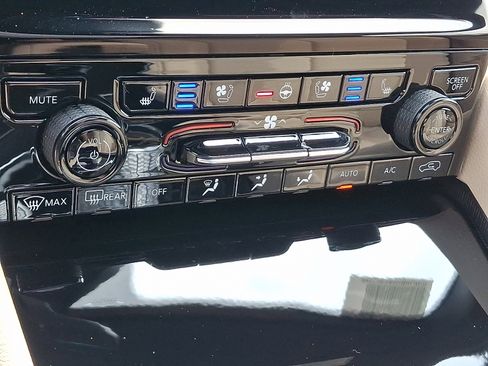 New 2025 Jeep Grand Cherokee Limited w/ Luxury Tech Group II image 12