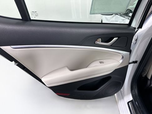 Used 2025 Genesis G70 2.5T image 26