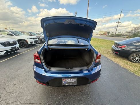 Used 2019 Hyundai Elantra SEL image 5