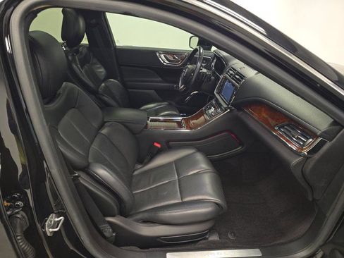 Used 2017 Lincoln Continental Select image 14
