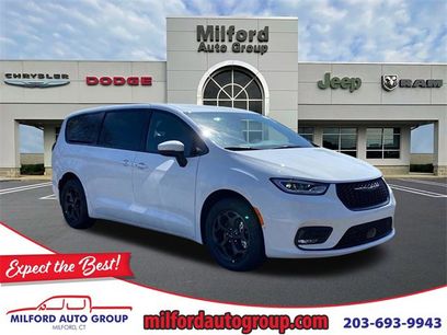 New 2023 Chrysler Pacifica Touring-L w/ S Appearance Package