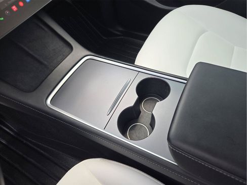 Used 2023 Tesla Model Y Performance AWD/4WD image 18