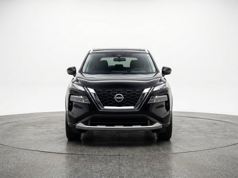 Used 2025 Nissan Rogue SV image 2