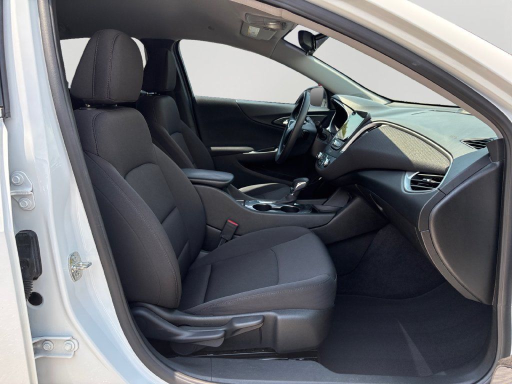 Used 2021 Chevrolet Malibu LS FWD image 12