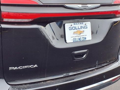 Used 2024 Chrysler Pacifica Touring-L image 24