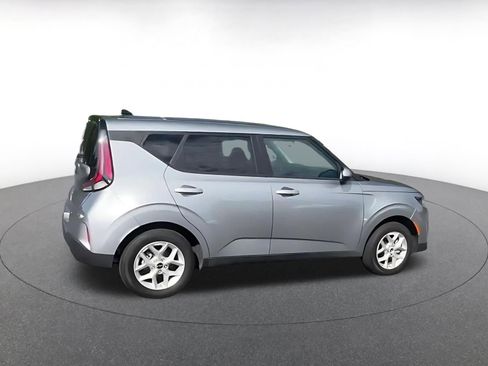 Used 2025 Kia Soul LX w/ LX Technology Package FWD image 11