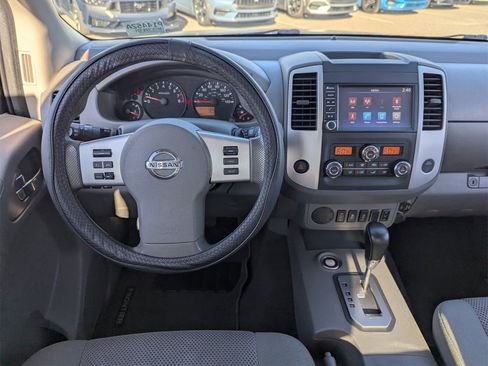 Used 2020 Nissan Frontier SV image 16