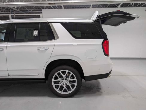 Used 2024 GMC Yukon Denali w/ Advanced Technology Package image 11