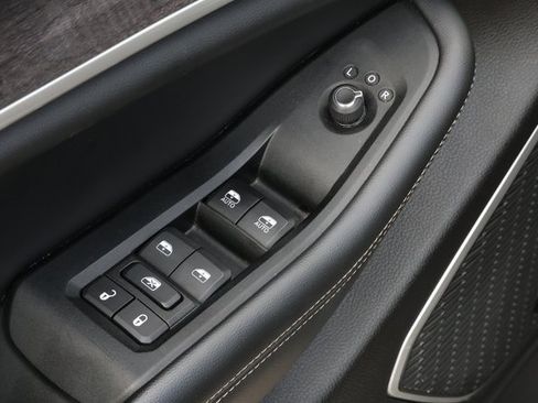 Used 2024 Jeep Grand Cherokee Limited 4xe image 16