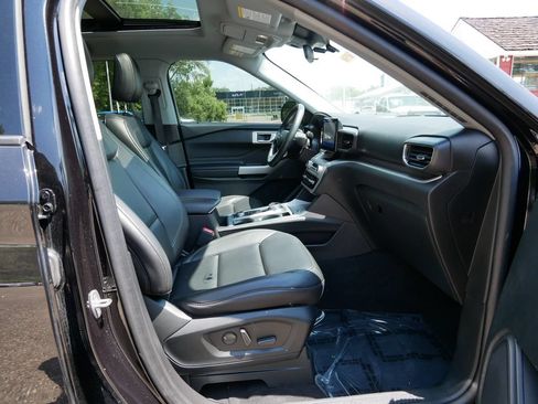 Used 2023 Ford Explorer XLT w/ Equipment Group 202A AWD/4WD image 8