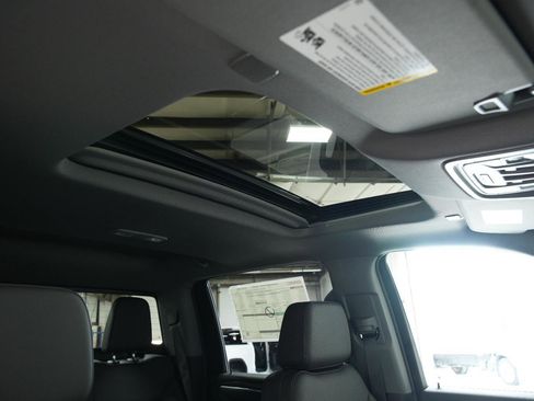 New 2025 GMC Sierra 2500 SLT w/ SLT Premium Package image 18